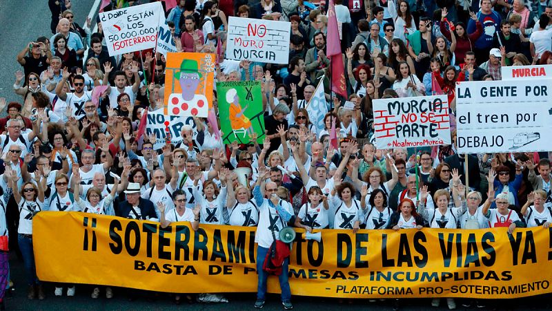 Miles de personas piden en Madrid el soterramiento del AVE en Murcia