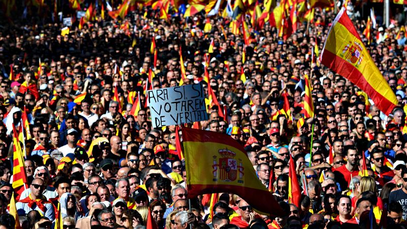 Una multitud clama en Barcelona por una participación masiva para desbancar al nacionalismo el 21-D