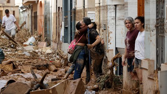 Tareas de limpieza en Paiporta, Valencia, epicentro de la destruccin por la DANA