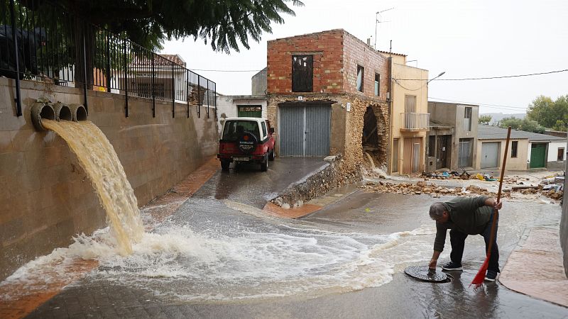 La DANA azota Castelln: inundaciones y alertas para que la poblacin no salga de casa