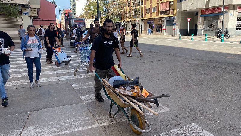 Un puente de solidaridad: Valencia se une para enfrentar la tragedia tras el paso de la DANA