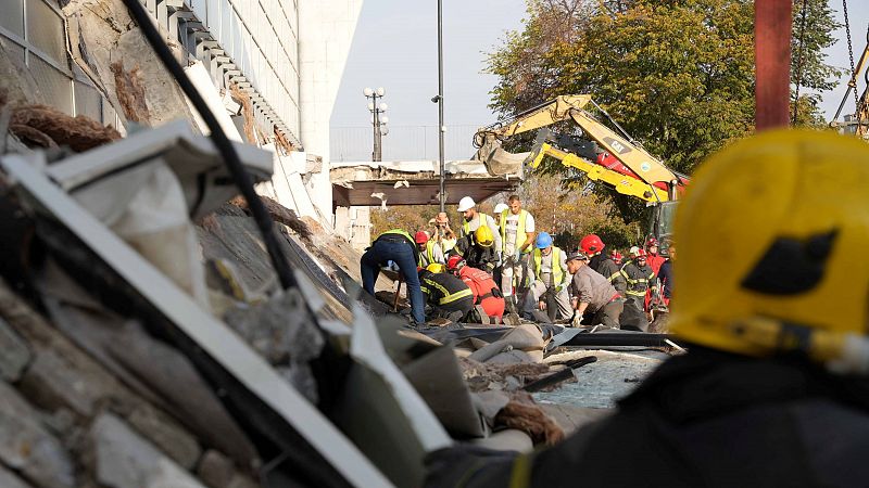 Al menos 12 muertos en Serbia por el derrumbe del techo de una estacin de trenes