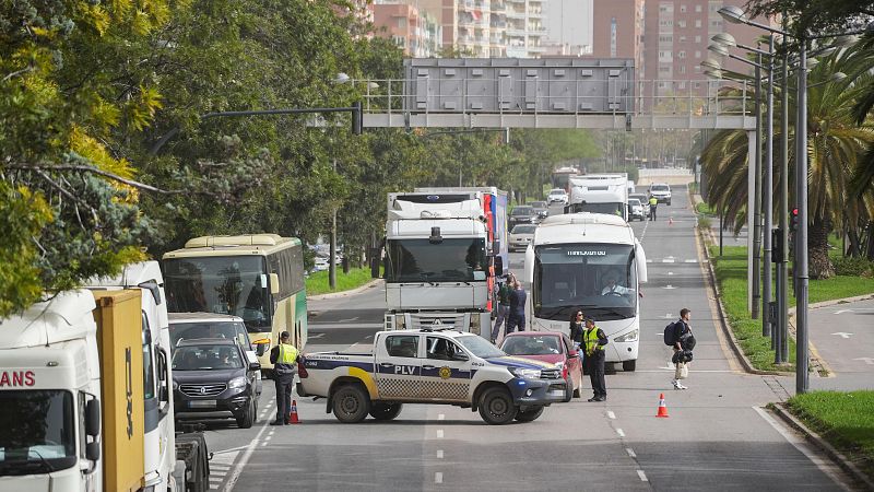 La Comunidad Valenciana restringe durante dos das la circulacin de vehculos en las zonas afectadas por la DANA