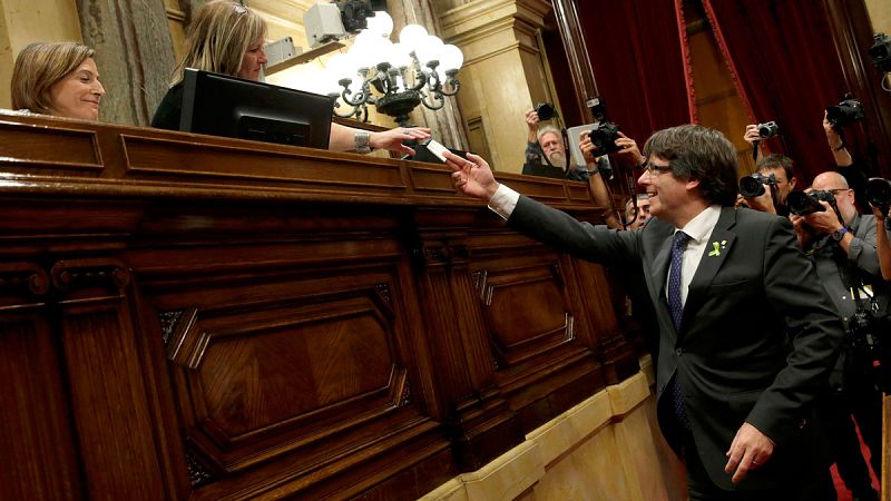 El Gobierno urge al Constitucional a anular una DUI que considera con "efectos jurídicos y vinculantes"