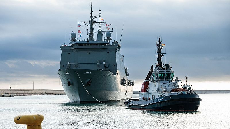 Llega a Valencia el buque Galicia de la Armada para sumarse a las tareas de emergencia tras la DANA