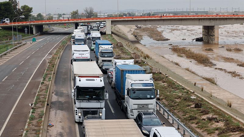 Más de 50 carreteras permanecen afectadas con cortes por la DANA, entre ellas la A-7 en Valencia