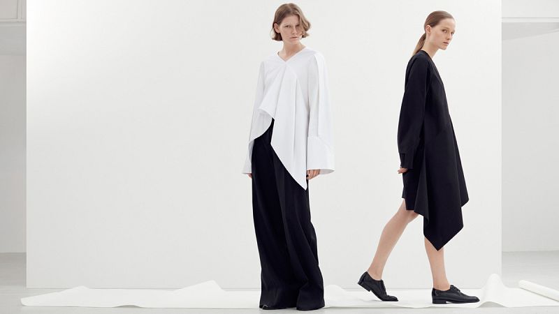 COS cumple 10 años de minimalismo con un libro y una colección cápsula