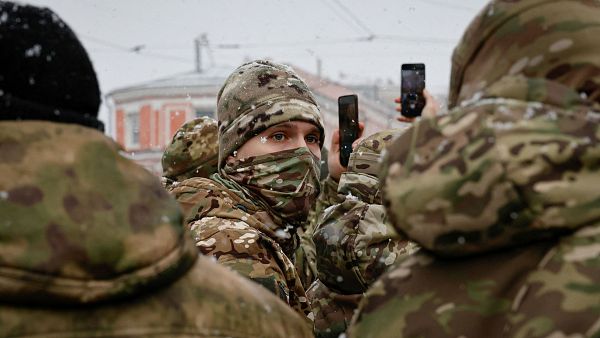 Voluntarios rusos participan en una ceremonia que marca el Da de la Unidad Nacional de Rusia antes de su partida en Nizhny Novgorod