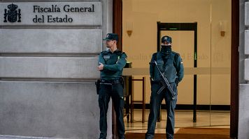 La Guardia Civil en el exterior de la Fiscala General del Estado durante el registro al despacho de lvaro Garca Ortiz