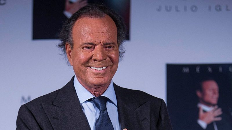 Desmontando a Julio Iglesias: Los cinco mitos que destierra el podcast 'Hey!'