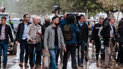 Pedro Snchez pasea por Paiporta minutos antes de ser vctima de lanzamiento de barro