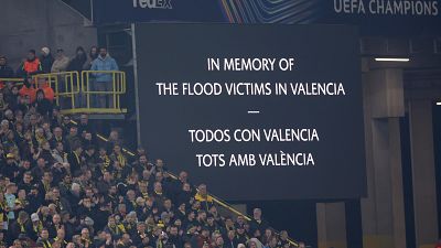 Recuerdo a las vctimas de las inundaciones de Valencia en un partido de la Champions