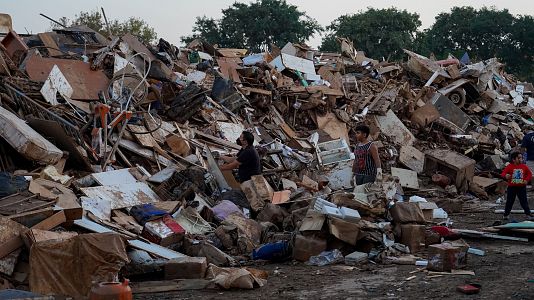 Escombros acumulados por la DANA, a 6 de noviembre de 2024, en Aldaia, Valencia