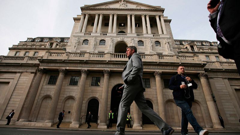 El Banco de Inglaterra sube los tipos de interés por primera vez en una década