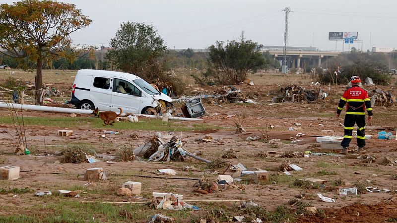 Un tercer comboi dels Bombers viatja a Valncia amb una unitat de drons per cercar desapareguts