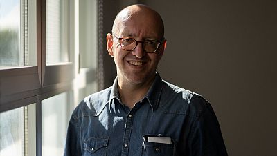 Jess Martnez, periodista local y social de Barcelona: "La pobreza se esconde, es invisible, pero existe"