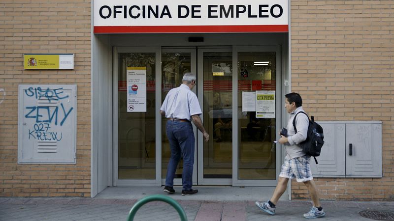 Octubre terminó con 56.844 parados más por el remate de la temporada turística y las rebajas de verano