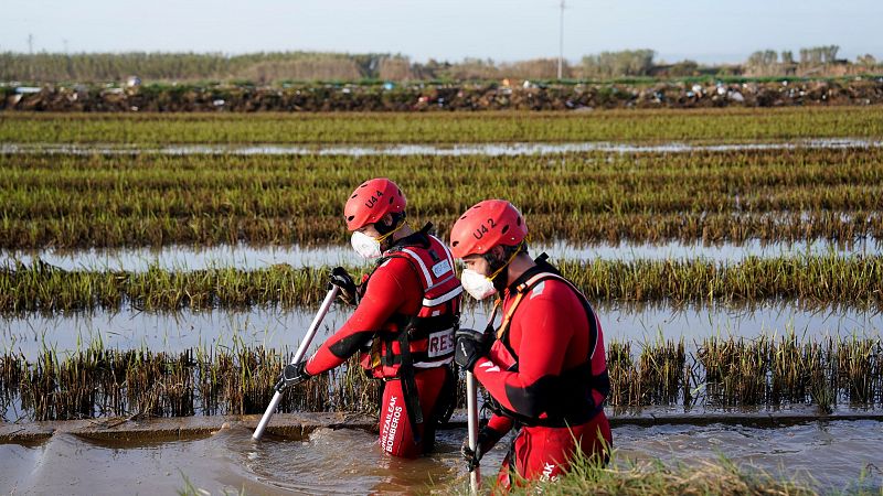 La búsqueda de víctimas de la DANA se refuerza en la Albufera y los voluntarios se multiplican en el fin de semana