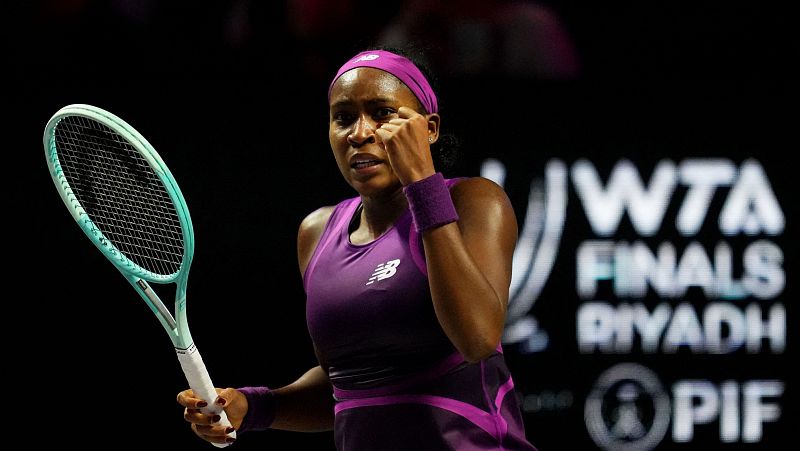 Gauff logra una épica remontada ante Zheng para coronarse como Maestra