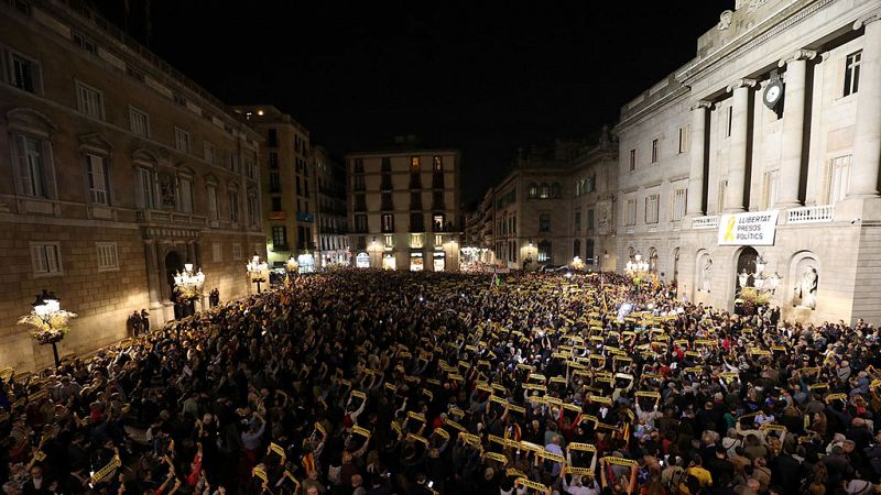 Miles de personas exigen en Cataluña la libertad de los exconsellers con actos que culminarán el 11N