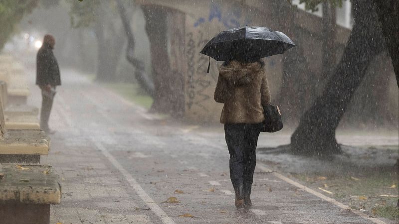 El tiempo hoy 11 de noviembre en España: chubascos en gran parte del país este lunes a la espera de una nueva DANA