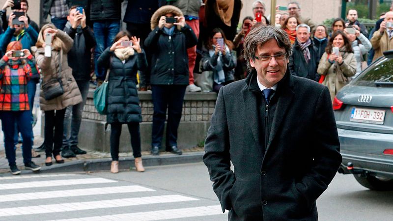 Puigdemont denuncia en la prensa inglesa el "encarcelamiento masivo" de independentistas en España
