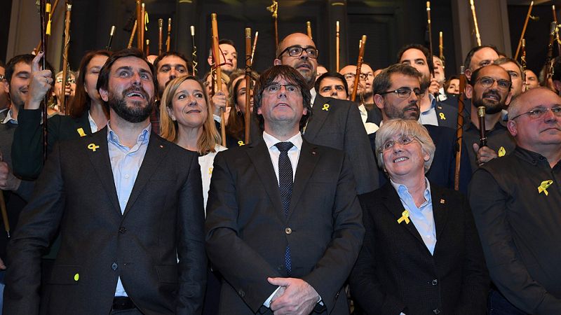 Puigdemont desafía a la UE en Bruselas: "¿Seguirán ayudando a Rajoy en este golpe de Estado?"