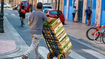 Bruselas eleva nueve dcimas el crecimiento de Espaa este ao, hasta el 3%, y rebaja la inflacin al 2,8%