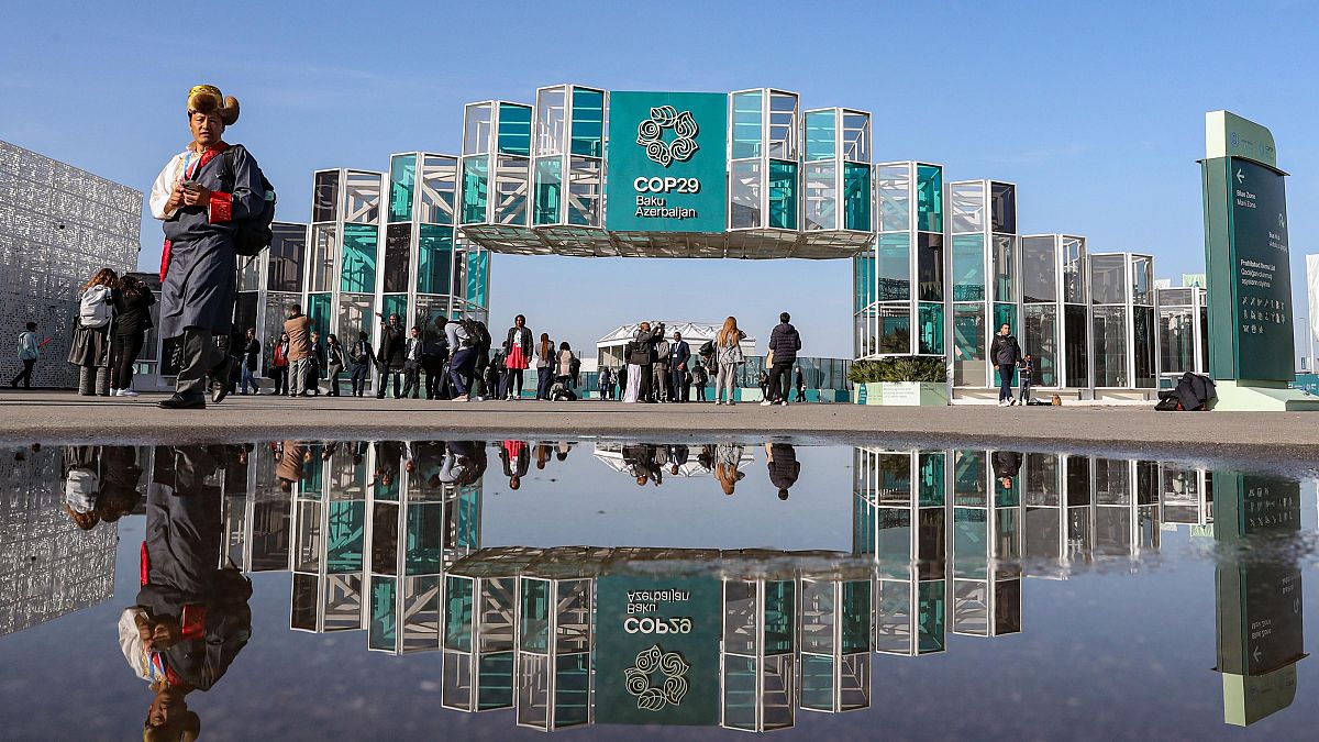 La delegacin del 'lobby' fsil es una de las mayores en la cumbre del clima de Bak