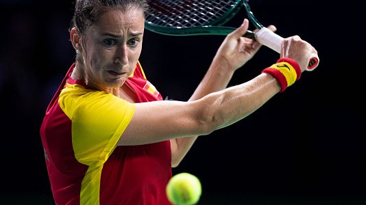 Imagen de Sara Sorribes Tormo durante el duelo contra la polaca Magda Linette en la Billie jean King Cup.