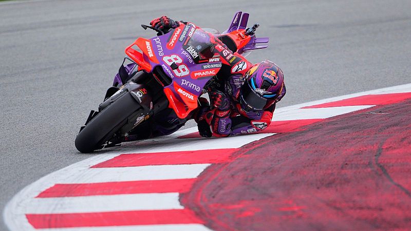 Bagnaia se cae pero lidera el viernes y Jorge Martín acaba quinto en el GP Solidario de Barcelona