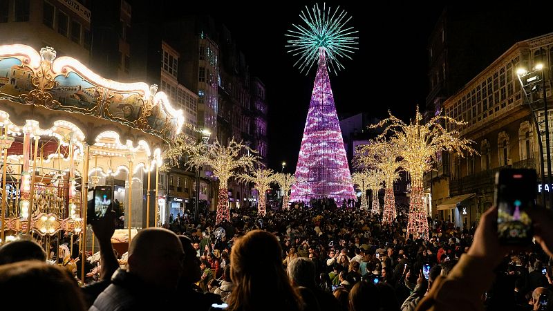 Vigo enciende sus luces de Navidad con un emotivo homenaje a las víctimas de la DANA