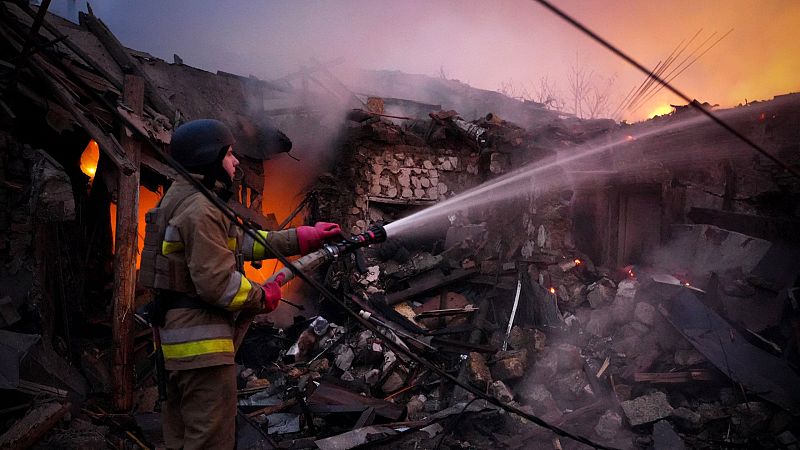 Un ataque masivo ruso mata al menos a siete personas y causa graves daños en las infraestructuras de Ucrania
