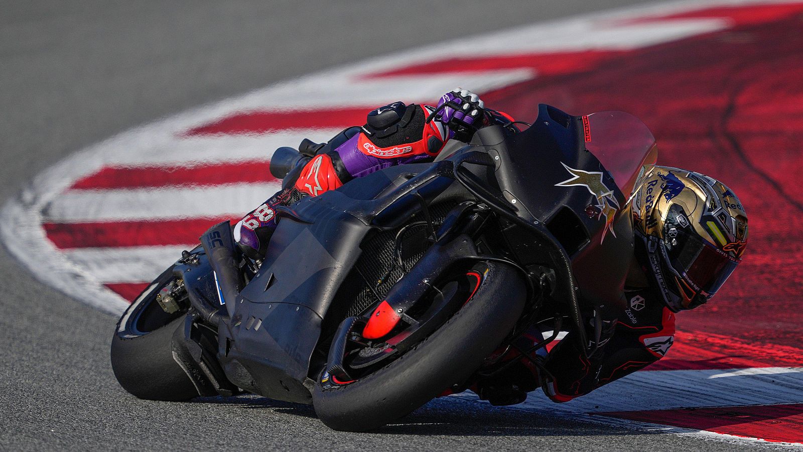 Jorge Martn y Marc Mrquez prueban sus nuevas motos en los primeros test de pretemporada en Montmel