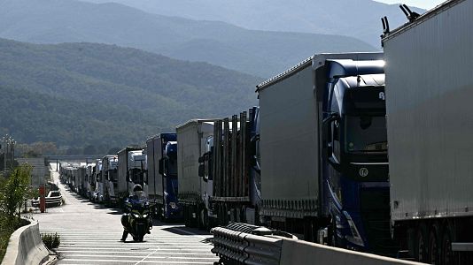 Agricultores franceses bloquean la entrada de camiones desde Espaa por La Junquera