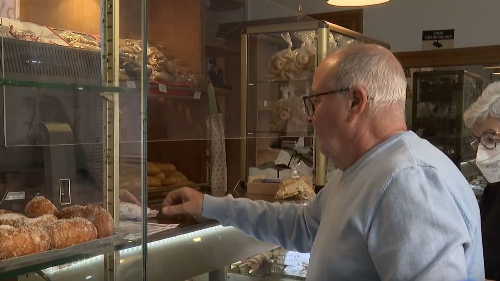 Los comercios locales comienzan a reabrir sus puertas en Paiporta | Ver