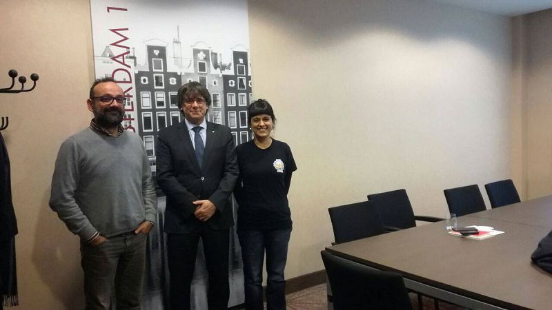 Los diputados de la CUP Anna Gabriel y Benet Salellas se reúnen con Puigdemont en Bruselas y le trasladan su apoyo