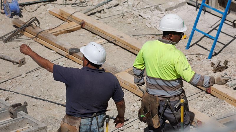 Trabajo reducirá por ley la jornada laboral a 37,5 horas semanales: "La patronal se queda sola"