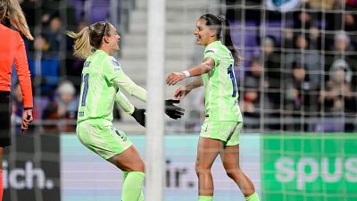 Kika Nazareth celebra con Alexia Putellas un gol en el St. Poelten - FC Barcelona de la UEFA Women's Champions League