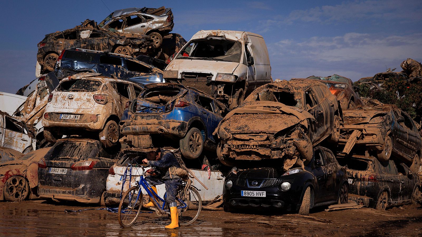 Coches dañados en la DANA, 120.000 serán destruidos | Ver
