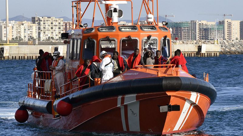 Salvamento Marítimo rescata en aguas andaluzas a más de 250 inmigrantes