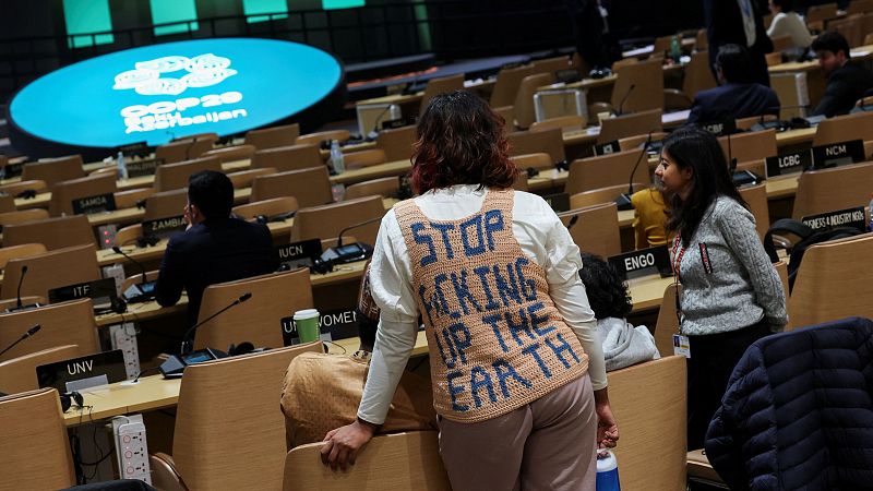 "Es la economía, estúpido": seis claves de la COP29, una cumbre del clima embarrada y "caótica"