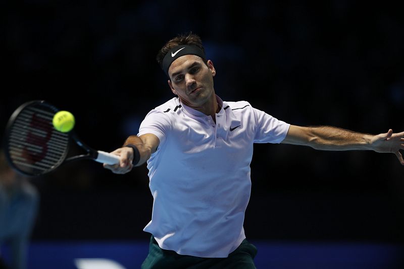 Federer inicia con solvencia su andadura en la Copa de Maestros ante Sock