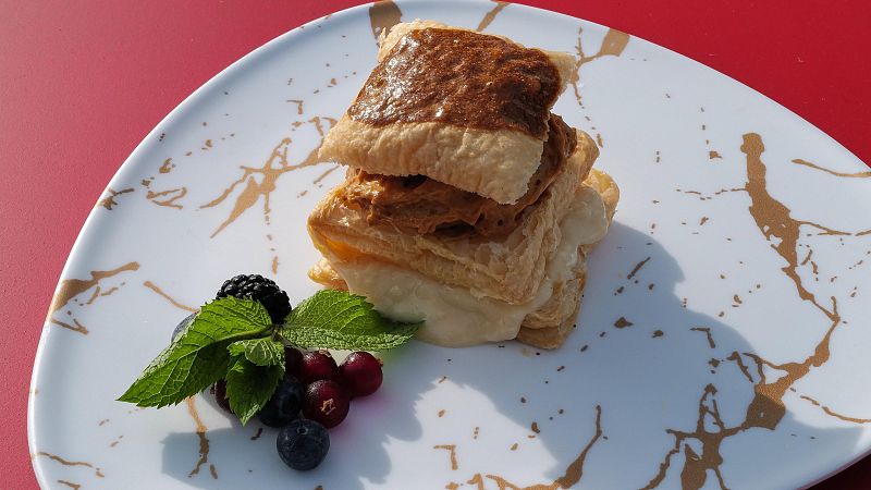 Receta de milhojas rellenas de crema pastelera y espuma de toffe de MasterChef Celebrity 9