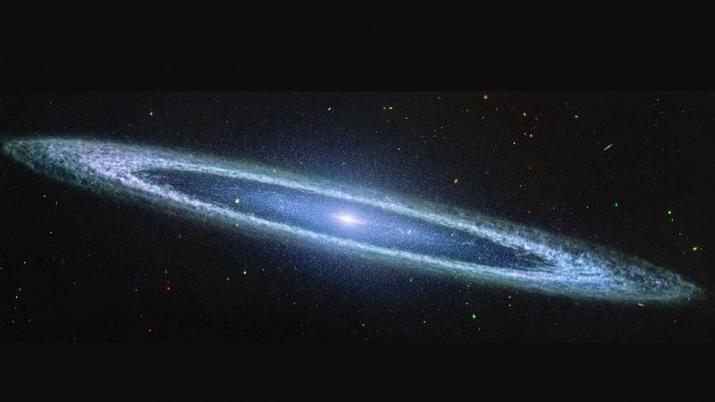 La galaxia del Sombrero deslumbra una nueva imagen del telescopio James Webb