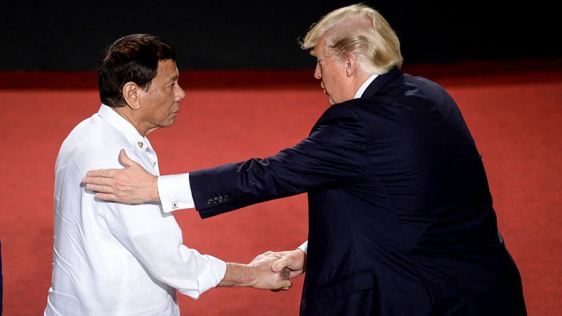 Trump destaca la "excelente relación" con el presidente filipino en su reunión bilateral