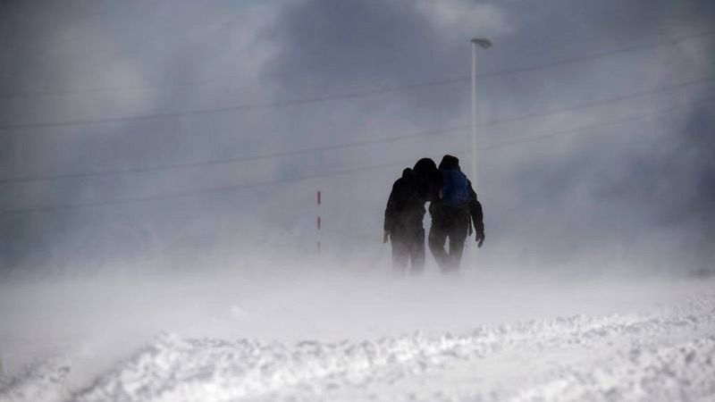 Las temperaturas bajan en toda España y 15 provincias están en riesgo por viento y oleaje