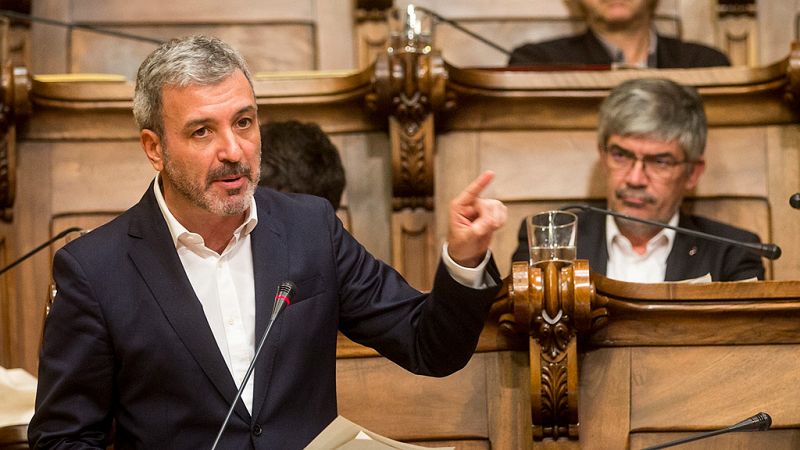 Collboni acusa a Colau de estar "más pendiente de los independentistas que de los barceloneses"
