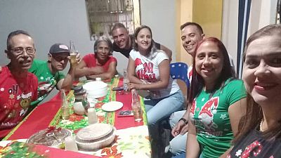 La familia de Mara celebrando la navidad en Venezuela