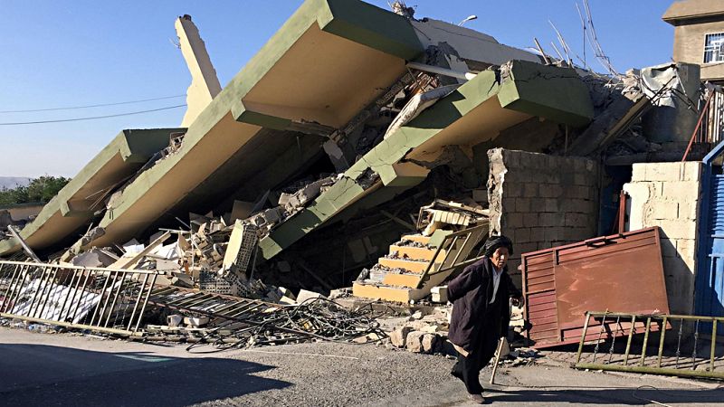 Irán busca cobijo para miles de supervivientes del terremoto que ha arrasado Kermanshah